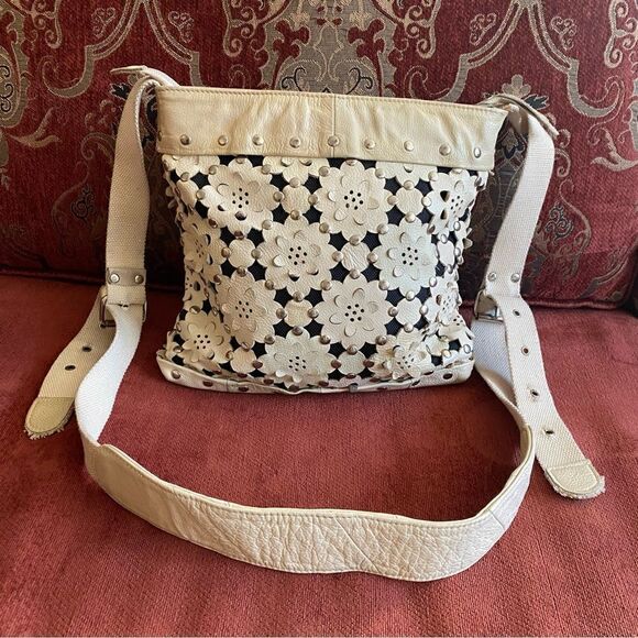 Dan W Ivory 3D Laser Cut Floral Stud Shoulder/Crossbody Bag. VGUC! - Picture 2 of 10